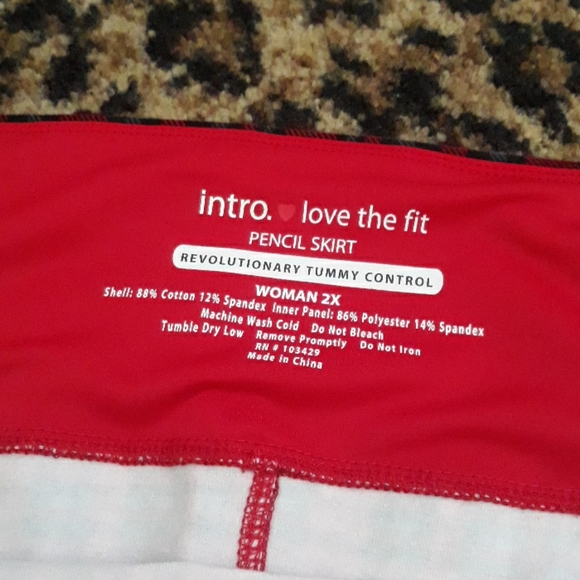 INTRO LOVE THE FIT Red Plaid Stretch Pencil Skirt 2X 3X tummy control Slimming - Picture 3 of 4
